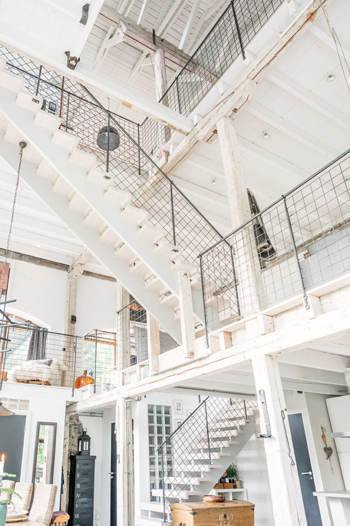 [Interior] Antigua fundición convertida en casa de huéspedes – Virlova